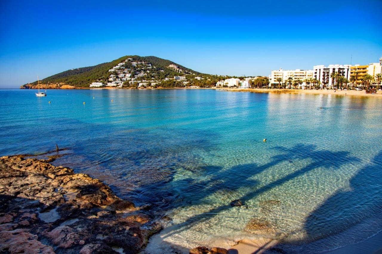 Hostal Y Apartamentos Santa Eulalia Santa Eulària des Riu Kültér fotó