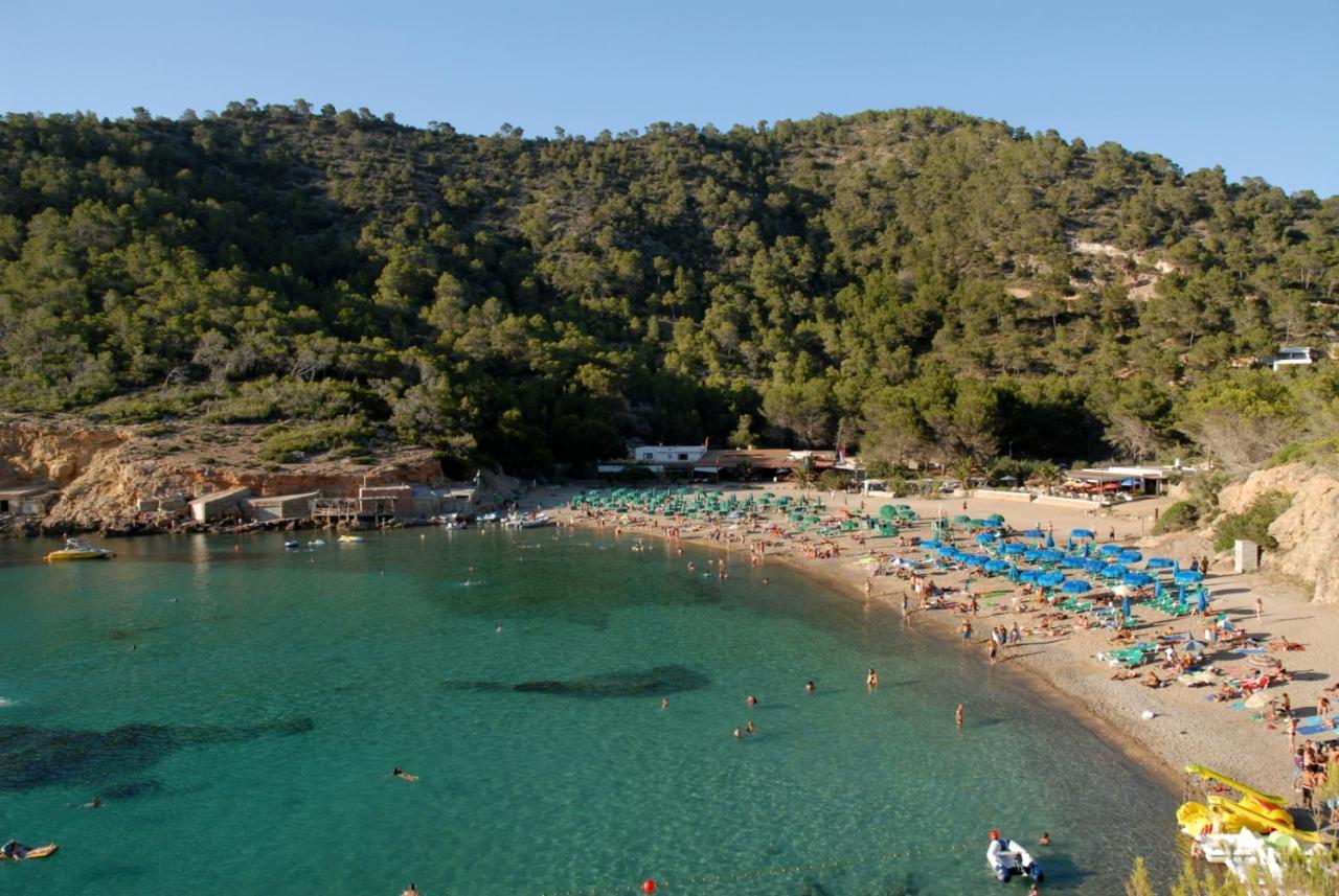 Hostal Y Apartamentos Santa Eulalia Santa Eulària des Riu Kültér fotó