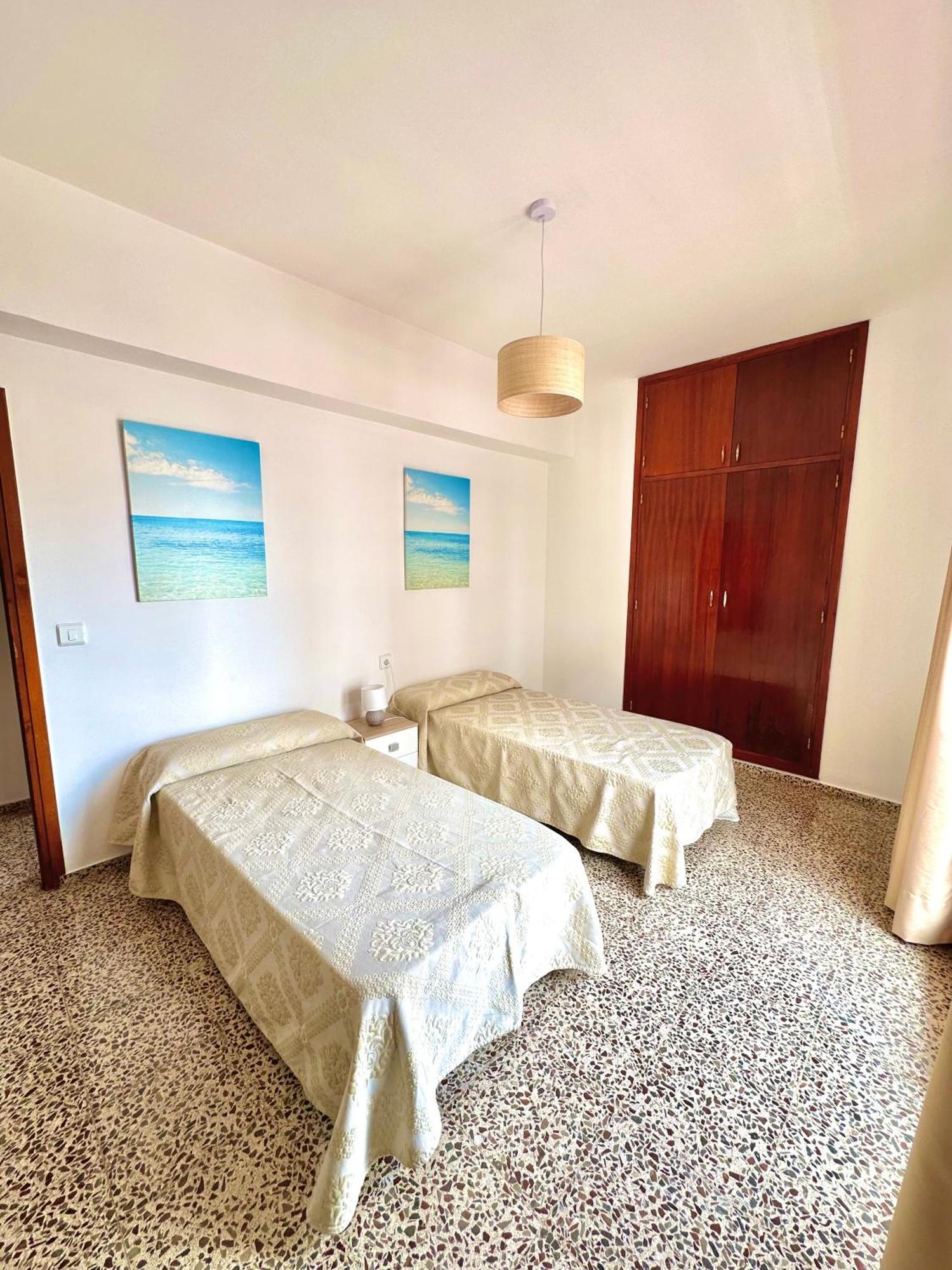 Hostal Y Apartamentos Santa Eulalia Santa Eulària des Riu Kültér fotó
