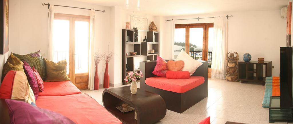 Hostal Y Apartamentos Santa Eulalia Santa Eulària des Riu Kültér fotó